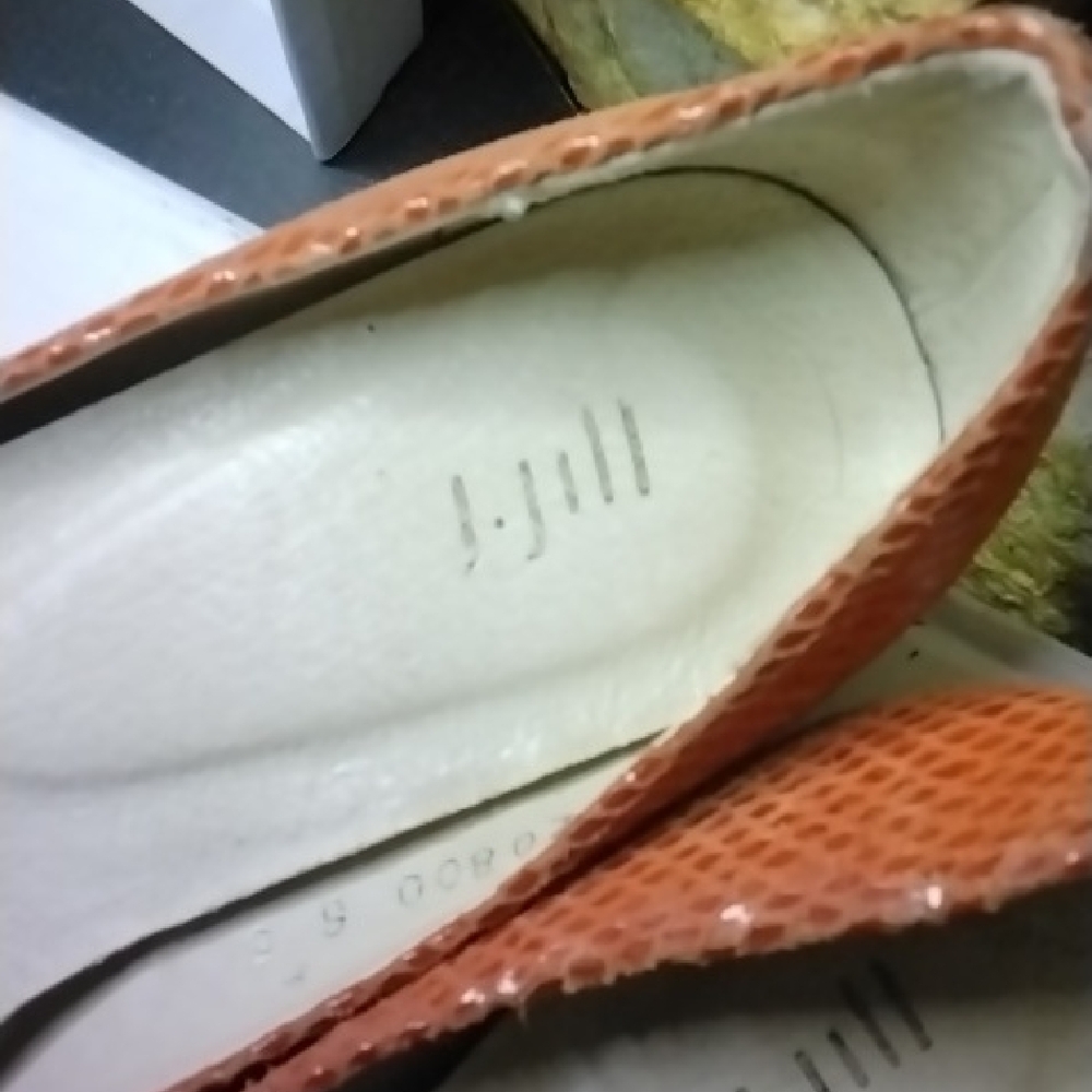 J. Jill Orange Flats with Pointed Toe and Contrast Stitching - Picture 2 of 4
